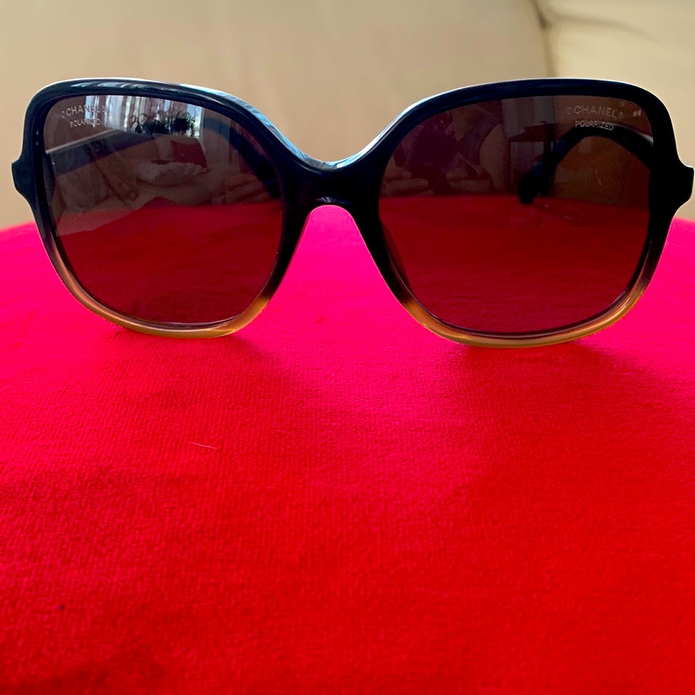 CHANEL Sunglasess